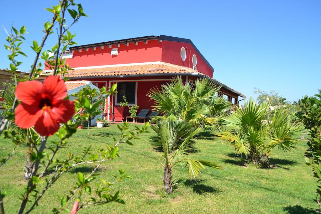 Floripa Surf House Bed and Breakfast Santa Maria Del Focallo Eksteriør billede